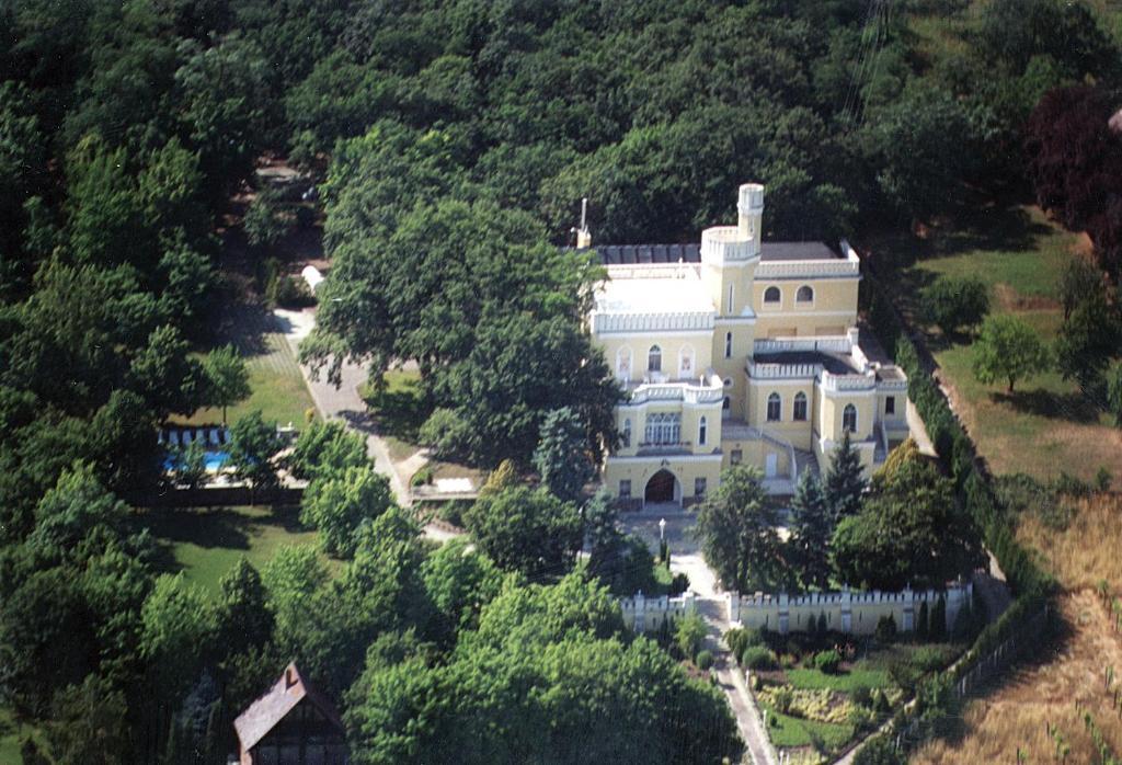 Sir David Balaton Castle Apartmanok Balatonszepezd Exterior photo